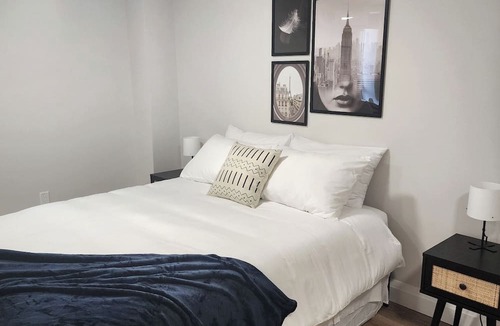Kitchener Apartment | Trendy 1 Queen Bed Studio Prime Downtown location