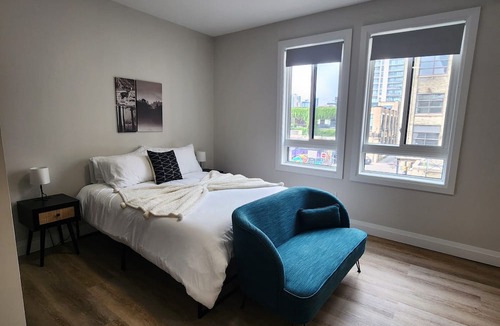 Kitchener Apartment | Trendy Large 1 Queen Bed Studio Prime Downtown Location!