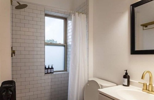 East Avenue Apartment | This apartment is a 1 bedroom(s), 1 bathrooms, located in Rochester, NY.