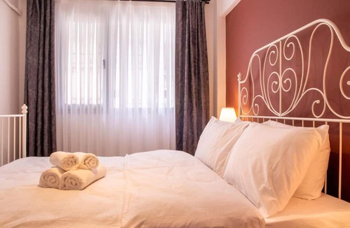 Alsancak Apartment | Gorgeous Flat with Balcony in Izmir Konak
