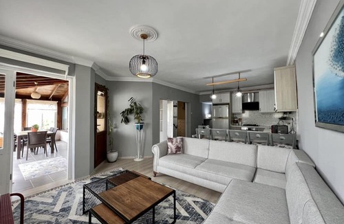 Bodrum City Center Apartment | House Close to Beach with a Sea View in Bodrum
