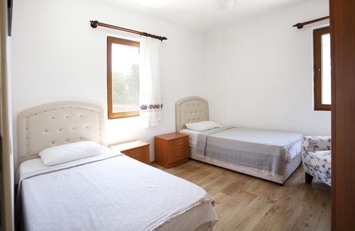 Palamutbuku Apartment | House w Balcony and Garden 1 min to Beach in Datca