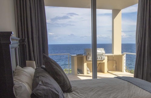 Bouvet Island House | Stunning 3 bdrm oceanfront home w/ Infinity Pool in exclusive Lighthouse Estates