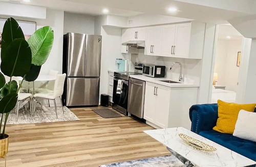Innisfil Apartment | Luxury 2-Bed Suit with Free Parking, Separate Entrance & Fire Pit in Innisfil