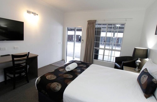 Bundaberg West Hotel | Takalvan Motel