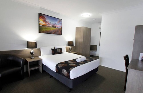 Bundaberg West Hotel | Takalvan Motel