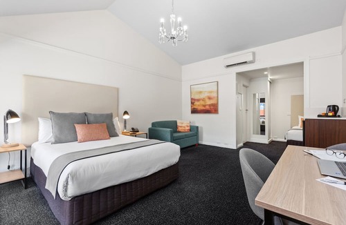 Strathdale Hotel | All Seasons Resort