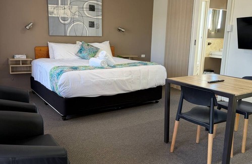 Bundaberg West Hotel | Riviera Motel Bundaberg