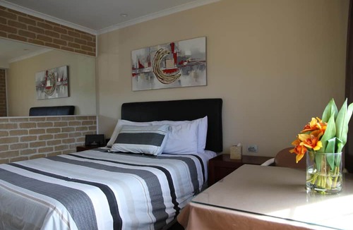 Queanbeyan East Hotel | Grand Manor Motor Inn - Queanbeyan