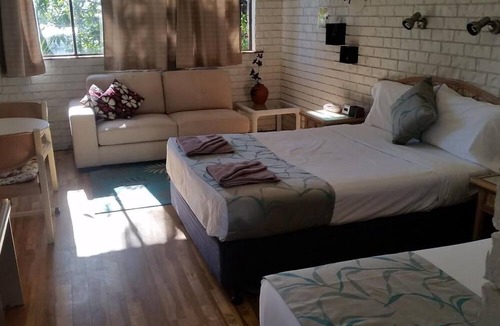 Holland Park West Hotel | Holland Park Motel