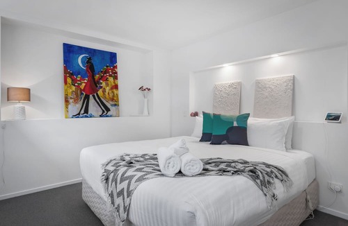 Lindisfarne Apartment | Cosy Cottesloe - 2 Bedroom Unit - Free Parking - Lindisfarne
