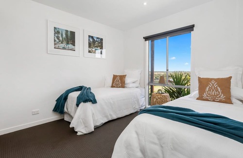 Fingal Apartment | Moonah Link Views, Spa, Sunset, Linen, Wi-Fi, private and serene
