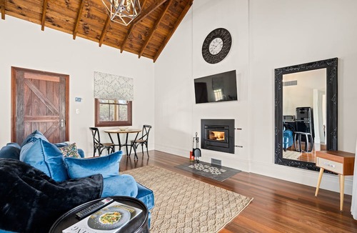 Dawesley Villa | Grandview Accommodation - Hideaway Huts