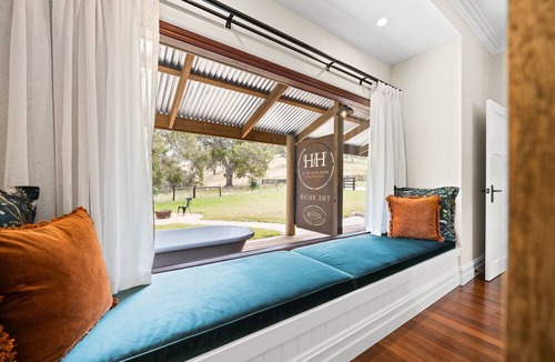 Dawesley Villa | Grandview Accommodation - Hideaway Huts