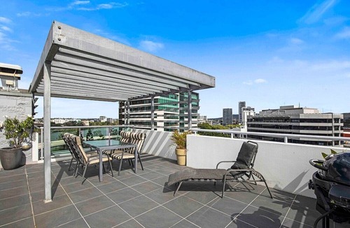 Brisbane Central Business District Apartment | Stadium Vue, 3Bd,Riverview Pool, 300m to S/Stadium