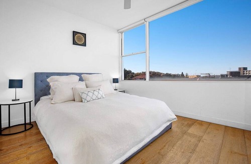 Bondi Apartment | Superb sun-filled 2BR apartment, family friendly, WiFi, stunning views, walk to beach