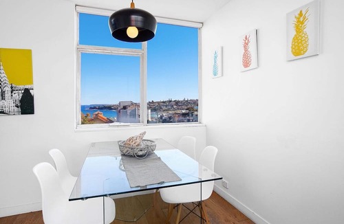 Bondi Apartment | Superb sun-filled 2BR apartment, family friendly, WiFi, stunning views, walk to beach