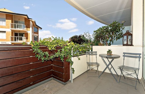 Glenelg Apartment | Beach Retreat Townhouse Glenelg