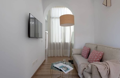 Distrito Centro Apartment | Hommyhome Coliseum 202