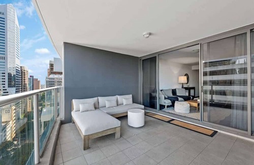 Brisbane Central Business District Apartment | Top of the Town! 2Bed/2Bath/1Car/Balcony/Views~CBD