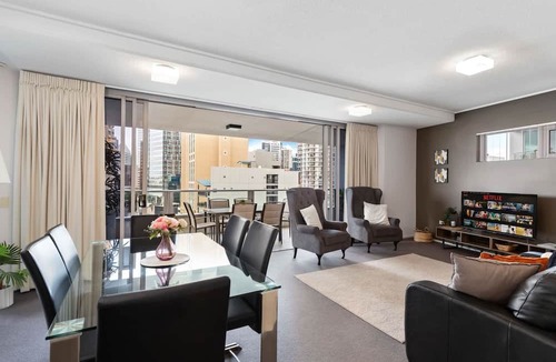 Brisbane Central Business District Apartment | Luxury 3 Bedroom River View Apartment Brisbane City