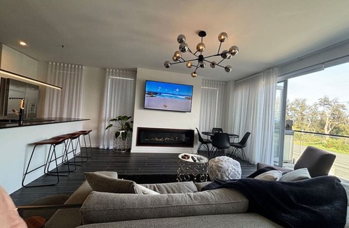 Seaford Apartment | Luxury 2Bdr Beach Side Apt FreeNetflix☆WiFi☆Wine