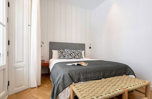 Ensanche Centro Apartment | Genteel Home Plaza de la Marina