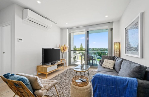 Moana Apartment | Hamptons by the Beach ~ Moana - Brand New 2 Bed Coastal Apartment 50m from the Sea