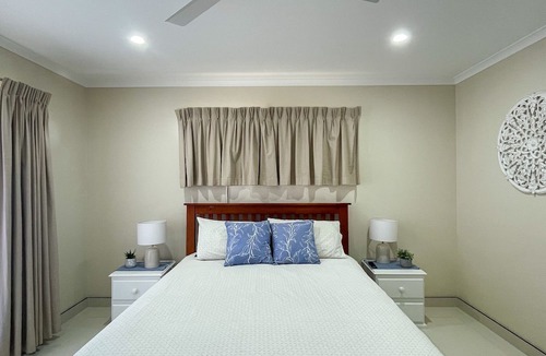 Burrum Heads House | Sandy Paws - Burrum Heads- Walk to Beach -3BR- Aircon-Pool table