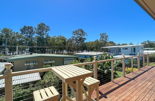 Traviston House | Burrumundi - 100M To Beach - Great Water Views - Deck - Air Con - WiFi - Pool Table