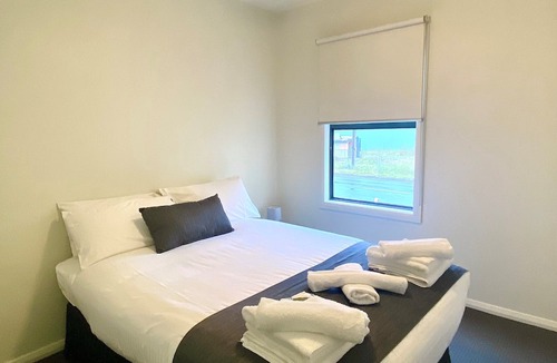 Golden Point Apartment | 3 Bedroom Apartment | Ideal for families, couples, individuals and others