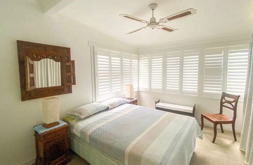 Burrum Heads Villa | Riverside - Burrum Heads- Riverfront - 3BR - River Fishing.