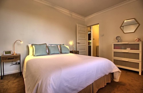 North Adelaide Apartment | Calvary Corner: Contemporary 2 Bdrm North Adelaide
