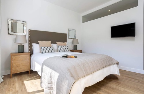La Caleta Apartment | Genteel Home Paseo de Reding