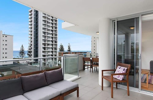Coolangatta Apartment | Eden Apartments Unit 502 Modern apartment easy walk to Twin Towns Services club, Wi-Fi Inc.