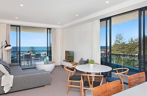 Coolangatta Apartment | Iconic Unit 704 Luxury beachfront apartment with Wi-Fi on Kirra beach in Coolangatta