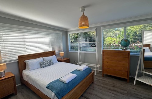 Culburra Beach House | Gone Fishing! - ideal for larger families and groups with pets