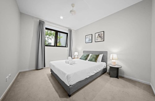 Macgregor Apartment | Southside 2BR Apt Near Garden City & Sunnybank