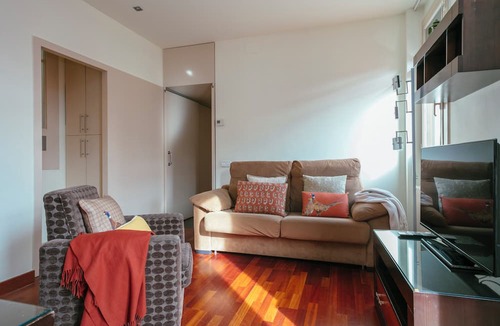 La Sagrada Familia Apartment | SUNNY AND NEW APARTMENT! NEXT TO THE SAGRADA FAMILIA. 3 BALCONIES OUTSIDE.