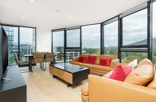 Reid Apartment | Spacious 3BR Apartment in the Heart of the City