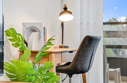 Kingston Apartment | 2-Bed with Pool, BBQ, Tennis Court & Parking