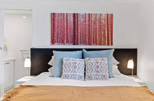 Carnegie Apartment | Cozy 1-Bed Studio Near Cafes and Shops