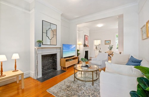 Redfern Apartment | Stylish 2-Bed House with Private Courtyard
