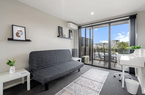 Greenway Apartment | Modern 3-Bedroom Townhouse in Quiet Greenway