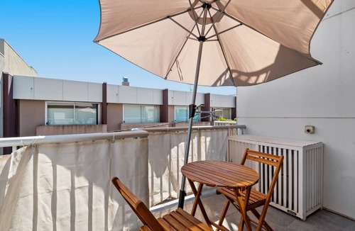 North Melbourne Apartment | Stylish North Melbourne Stay