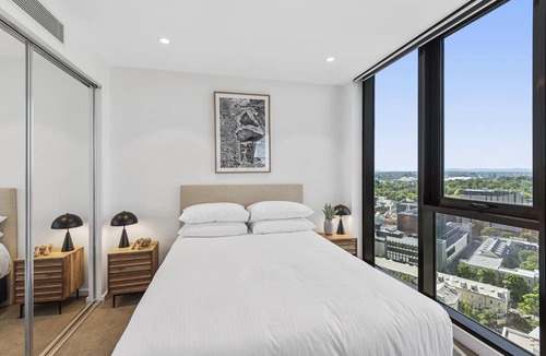 Southbank Apartment | Elegant 2-Bed Apartment with Balcony & City Views