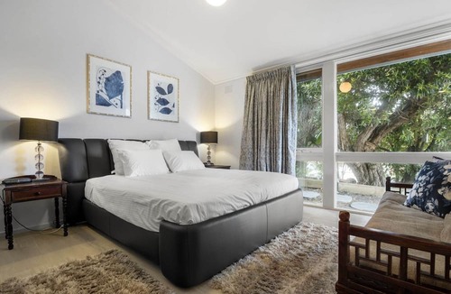 Beaumaris Apartment | 5-Bed Haven with Pool Minutes From Beaches