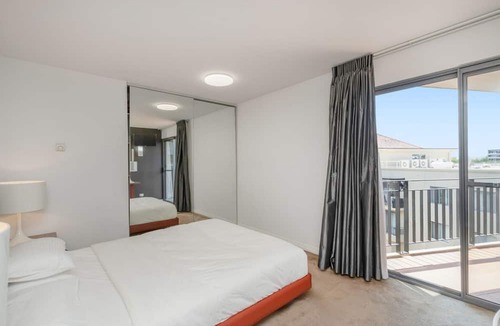 Kingston Apartment | Sleek 2-Bed Apartment in Vibrant Kingston