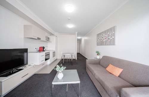 Greenway Apartment | Lakeside 1-Bed with A/C, Parking & Balcony