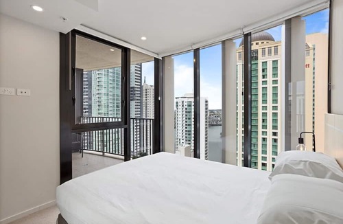 Brisbane Central Business District Apartment | Cosy 1-Bed with River Views, Pool, Gym & BBQ
